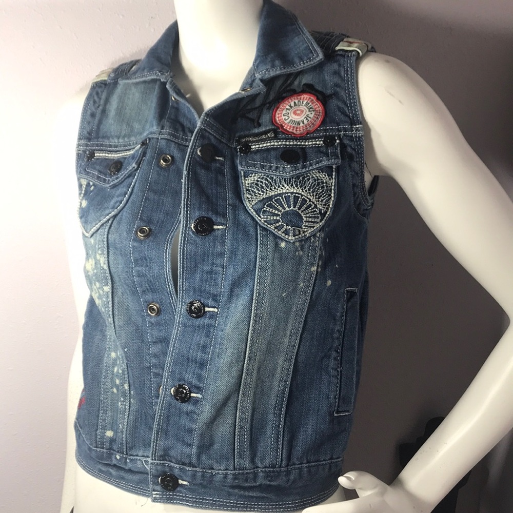 Academiks vest